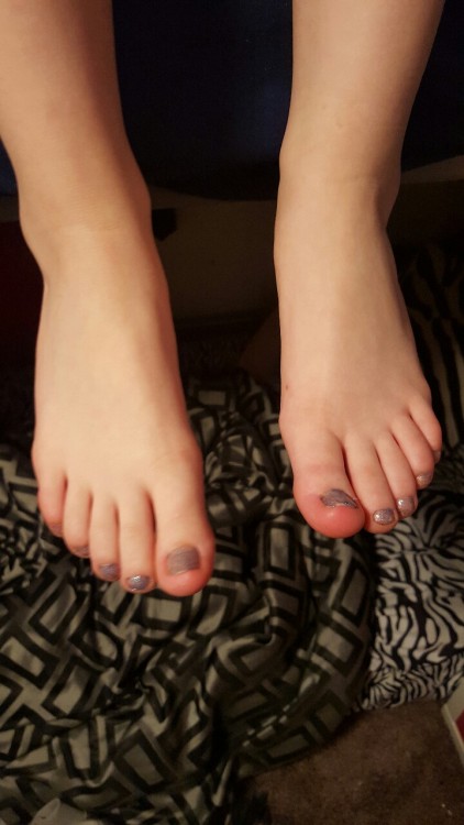 youngfeetarebetter:cutegirlsfeeties:cutegirlsfeeties:My lil...