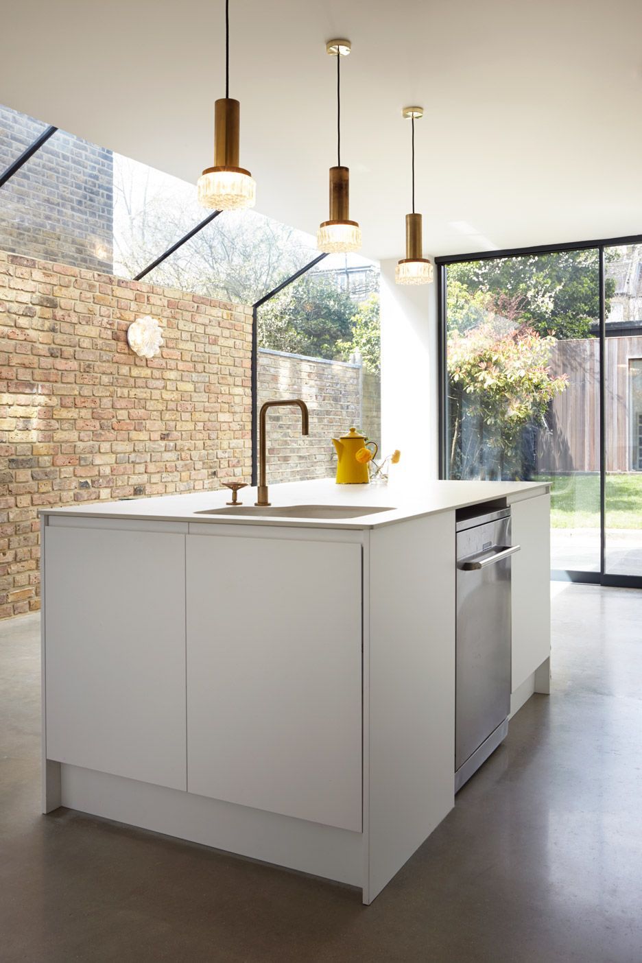 kitchen-island-with-sink-dishwasher-storage