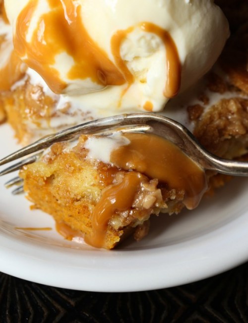 sweetoothgirl:PUMPKIN DUMP CAKE