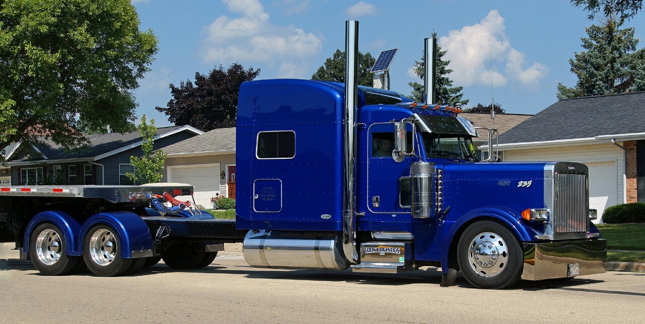 Semitrckn  Peterbilt  custom  379 