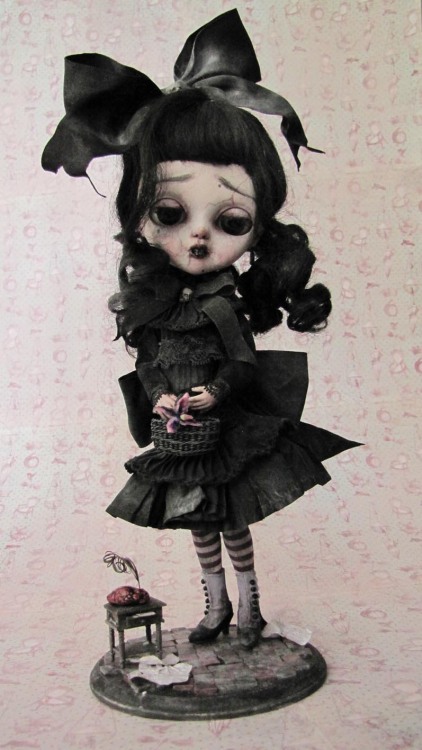 gothdollydolls:by JULIEN MARTINEZvery Mark Ryden-esque!