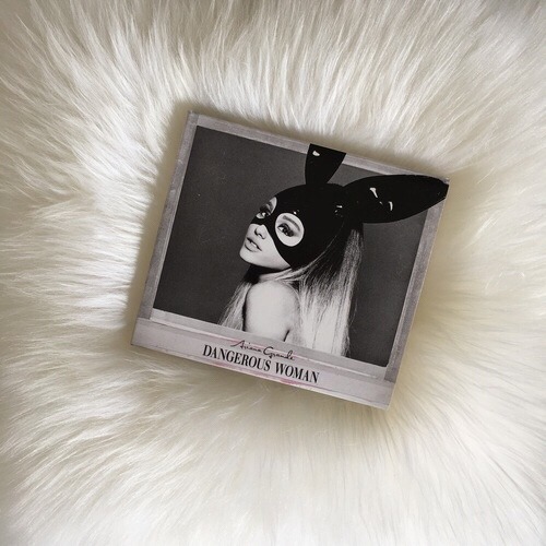 stayinmychanelbagforeverr:The perfect Album♡