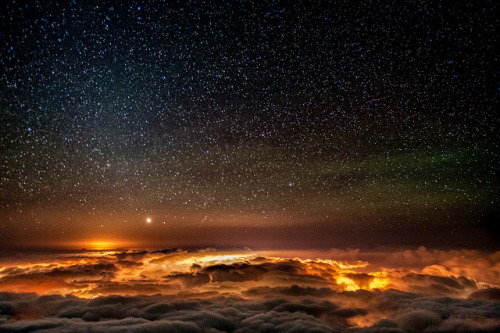 hawaii maui haleakala volcano stars night sky clouds