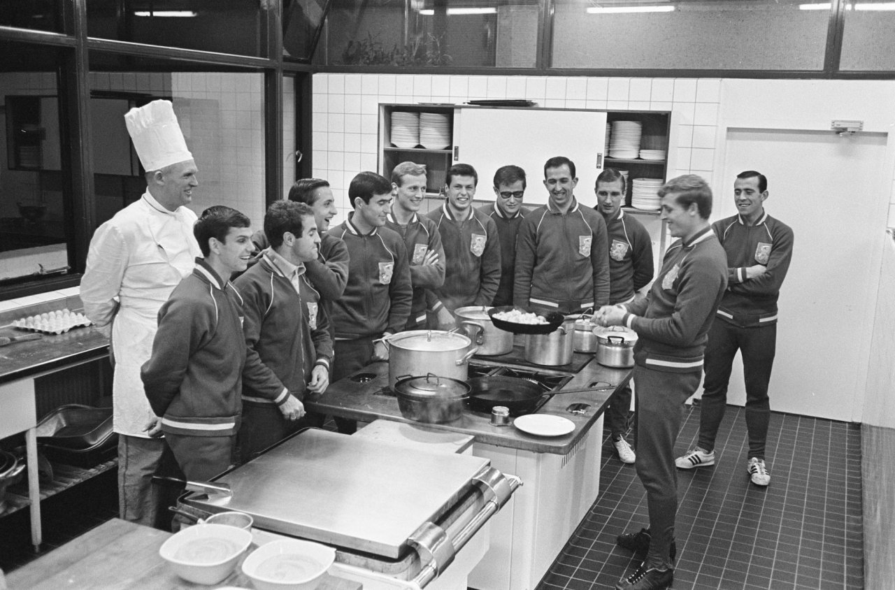 Naked Football Netherlands National Team In The Kitchen 3 8879