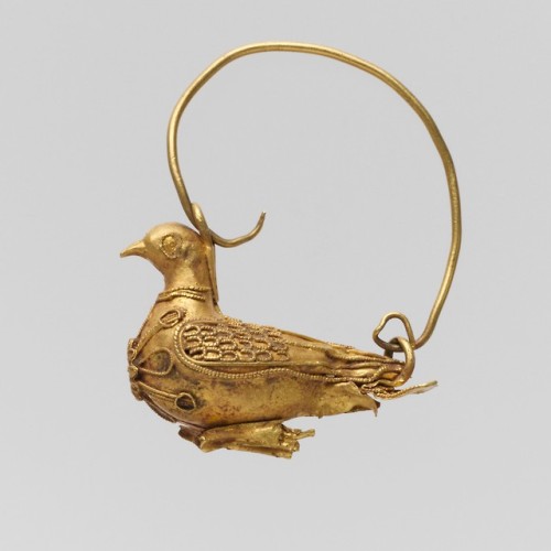 hellenicdreams:A Hellenistic gold earring in the shape of a...