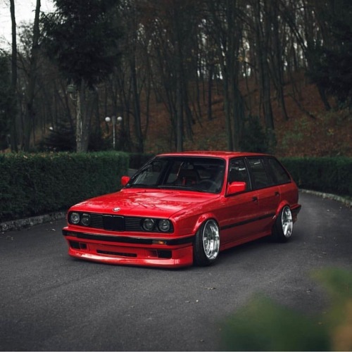 renownusa:Want to see inside @szymczyslaw epic #E30Touring?...