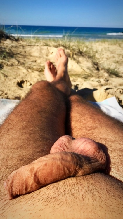 bigbarbariansuit:oznudeuncut:Winter sun on my cock...