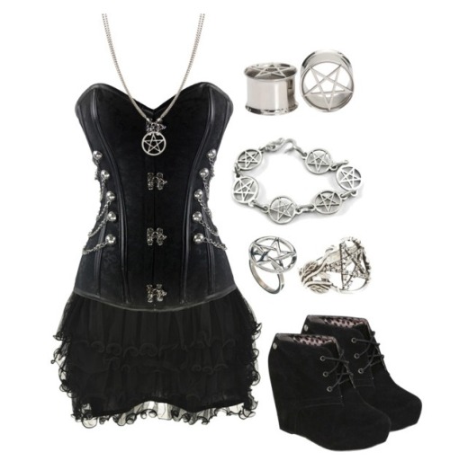 gothic outfit on Tumblr