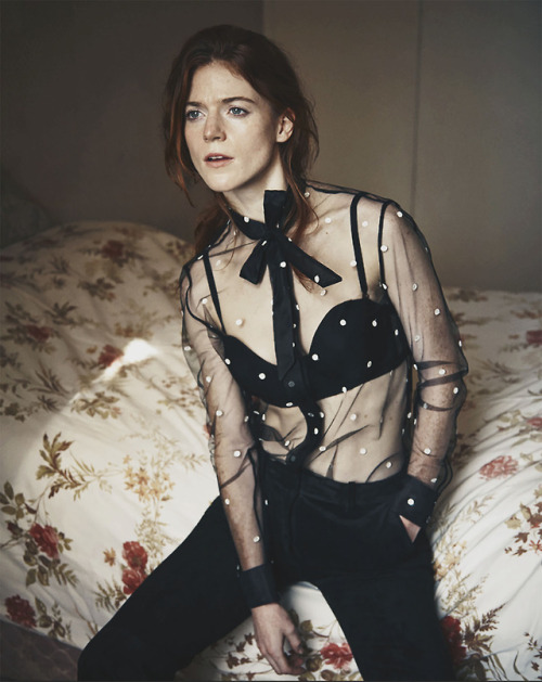 rosy-roo:Rose Leslie sitting like that ( ͡° ͜ʖ ͡°) 