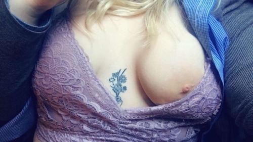 lovelylittleflowerslut420:long day at work, finally home to...