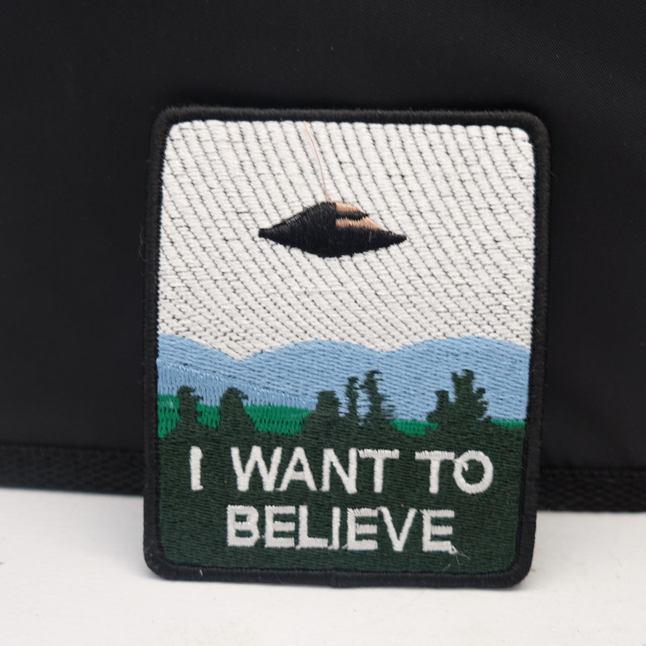 I want. Фенечка i want to believe. I want to believe нашивка. I want to believe вышивка крестиком. Плакат i want to believe вышивка.