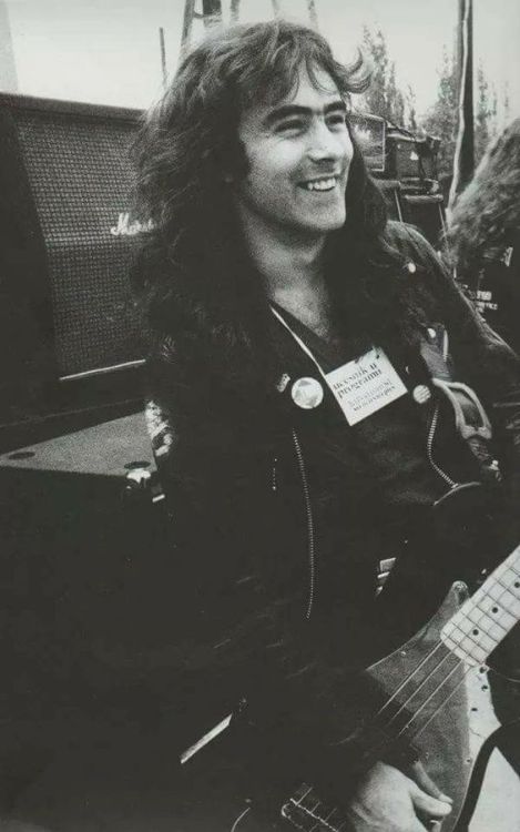 november-rain-roses:Steve Harris (Iron Maiden, Bass)