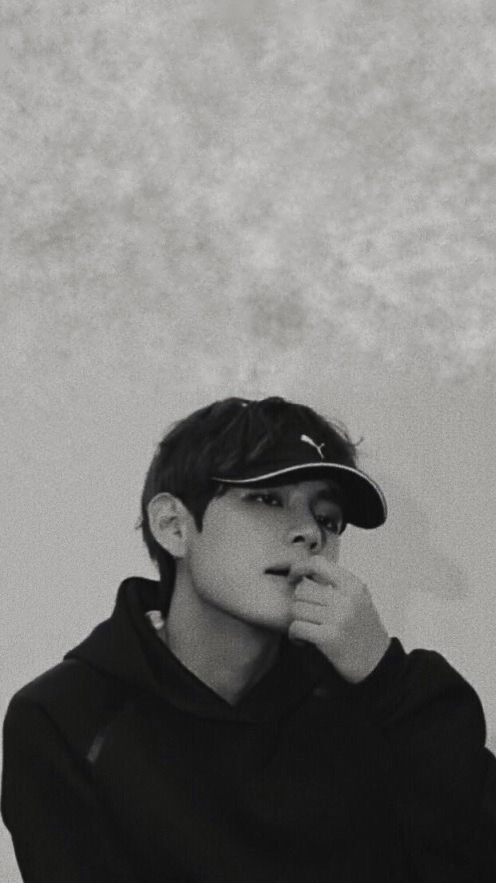 BTS — Taehyung ~ V // vintage boyfriend wallpaper