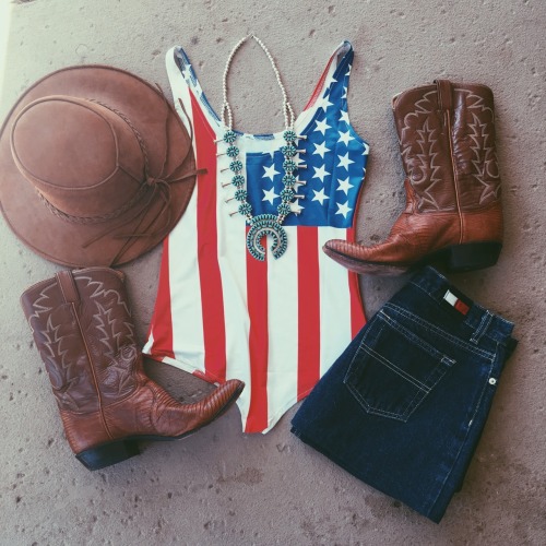 American summer vibes 🇺🇸 our freedom ain’t free bodysuit is available for preorder in all sizes! And this amazing dark wash 1990’s Tommy Hilfiger denim mini in a 26 waist is up for grabs on our site! Use code REMEMBER15 at check out for 15% off your...