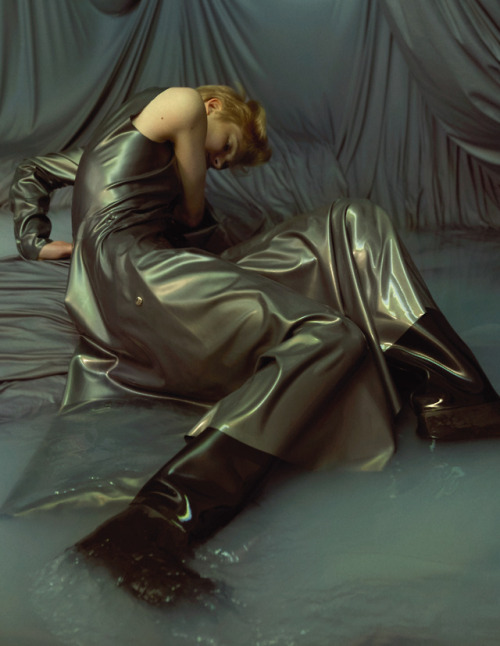 fashion texture water set design fashion editorial numero green matt and glossy raphael salley visual art sculptural fabric modern art