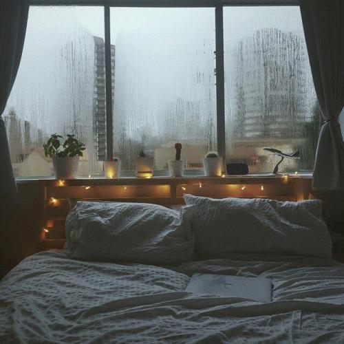 dessertsunset:sixpenceee:Love rainy daysMe too