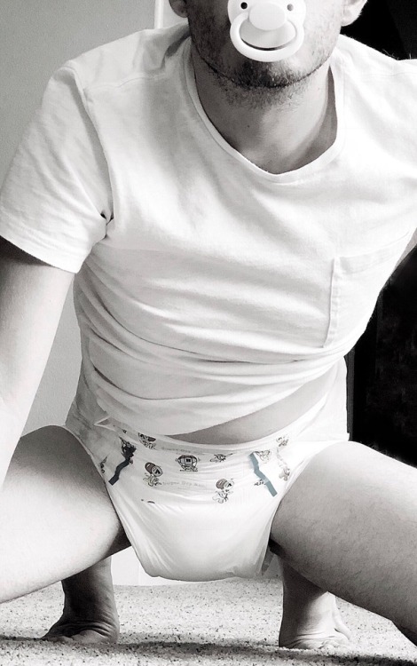 diaperdlittledude:It’s almost summer which means white on...