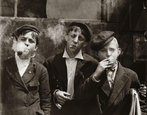 historicaltimes:Child laborers, newsboys smoking cigarettes,...