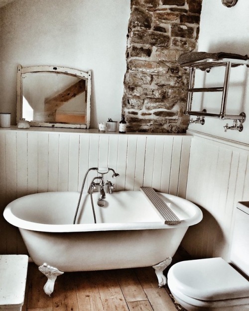 oldfarmhouse:Little Rustic Farmhouse...