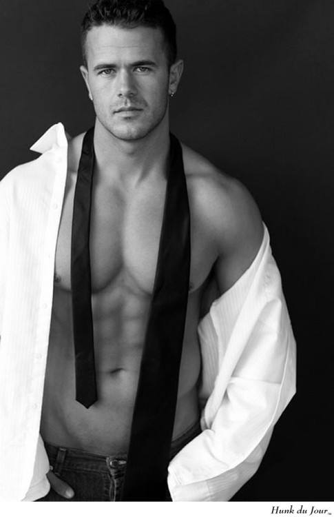 Your Hunk of the Day: Brian Woodi http://hunk.dj/7226