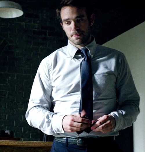 charliecoxfans:Matt Murdock & his crooked tie appreciation...