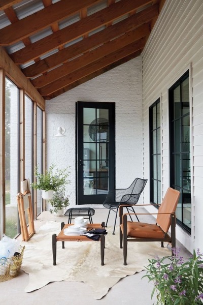 Assigned seats, with the Safari Chair and the Sculptura Occasional Chair.