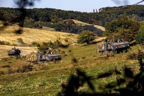 bmashine:Polish and Romanian soldiers during a joint exercise...