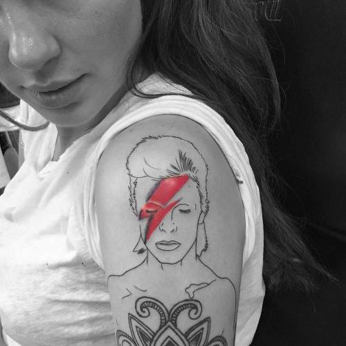 ‘There’s a starman waiting in the sky’ #RIP... fine line;models;character;ireland baldwin;celebrity;david bowie;shoulder;portrait