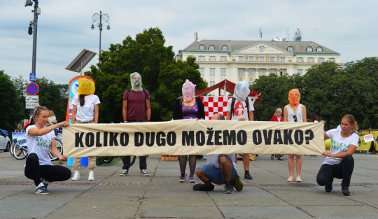 Druženje pepsi staklenih boca