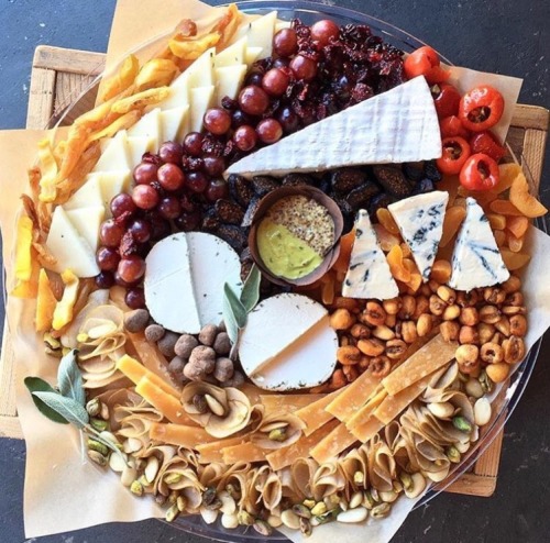 motherofsoutherncharm:That cheese plate