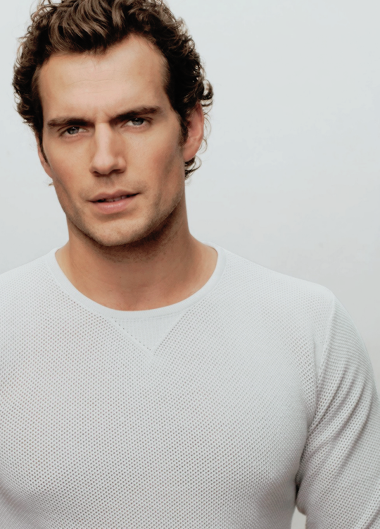 HENRY CAVILL — Look at those gorgeous eyes