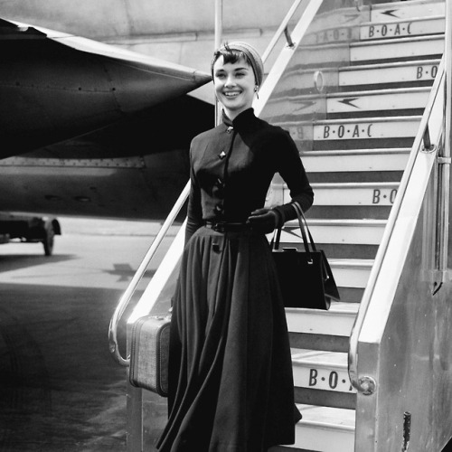 elvis-pink-cadillac:Timeless Celebrities at Airports