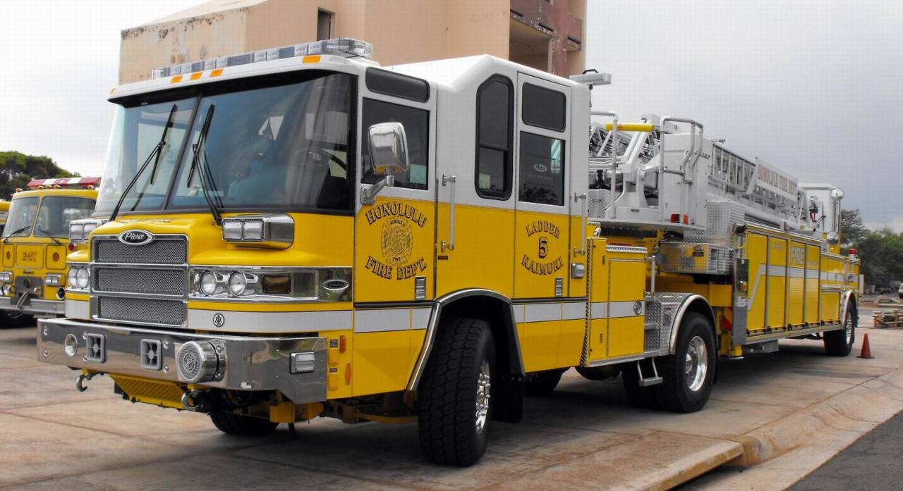 Fire/EMS/Police : The most beautiful Pierce Quantum Tiller Ladder 5...