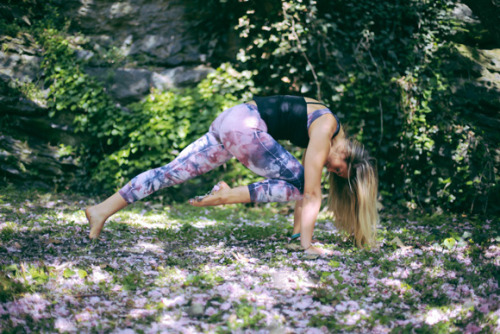 tothemarathonandback:Yoga Your Way To A Stronger Core With...