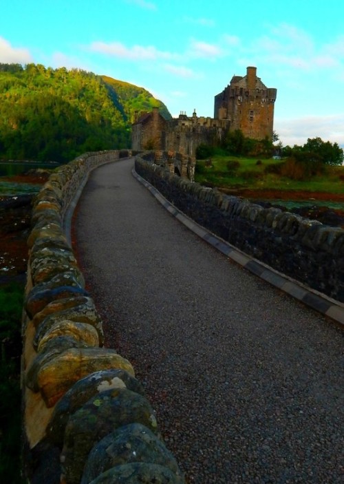 fuckitandmovetobritain:Great Britain: Eilean Donan Castle,...