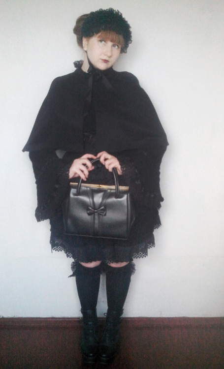 nounaimoruhine:Skirt: btssbHeaddress, cape: handmadeBag: vintage...