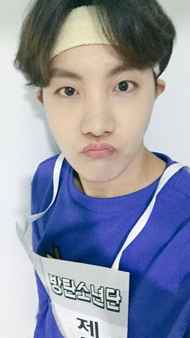 pumpkinspicedlattae:Simple forehead J-hope lockscreens Plz...