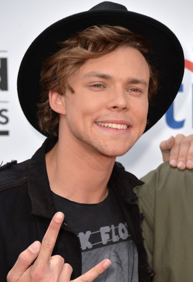 5sos News - Ashton Irwin at the 2014 Billboard Music Awards at...