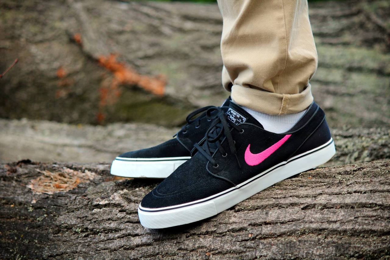 nike sb black pink