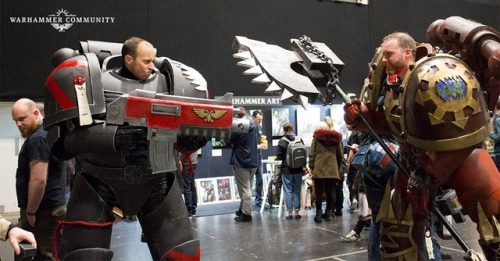 a-40k-author:Cosplayers at Warhammer Fest.