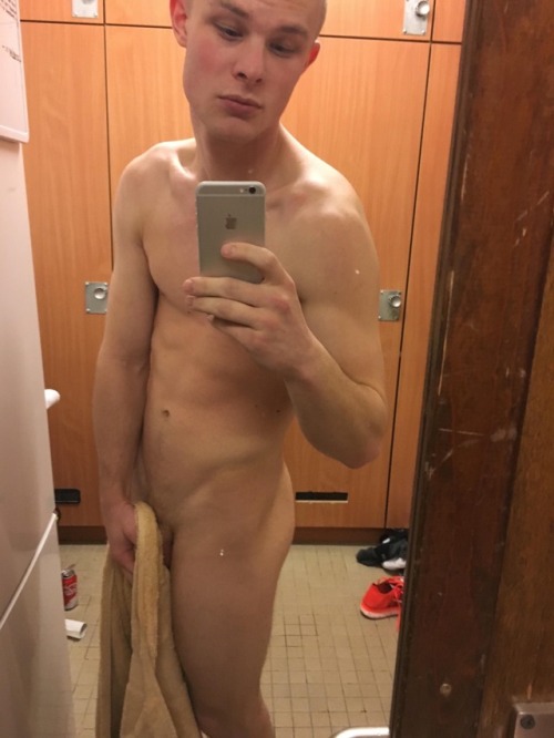 ilovecircs2:Over 65,000 beautiful cut dicks with cute guys on ...