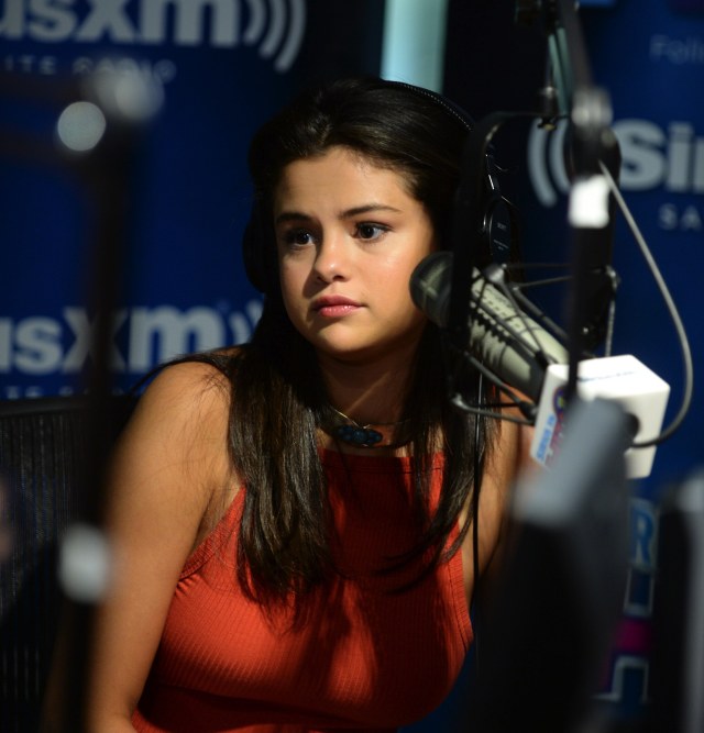 Celebs Candids Pictures 06 22 2015 Selena Gomez Visits