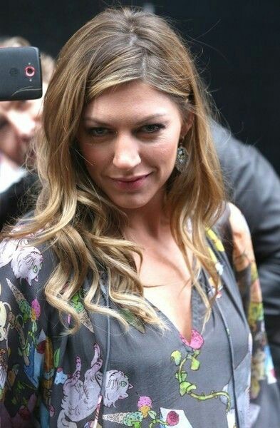 Next photo of Jes Macallan