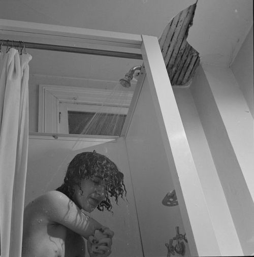 grundoonmgnx:Ph. Esther Bubley (American, 1921-1998), The shower...