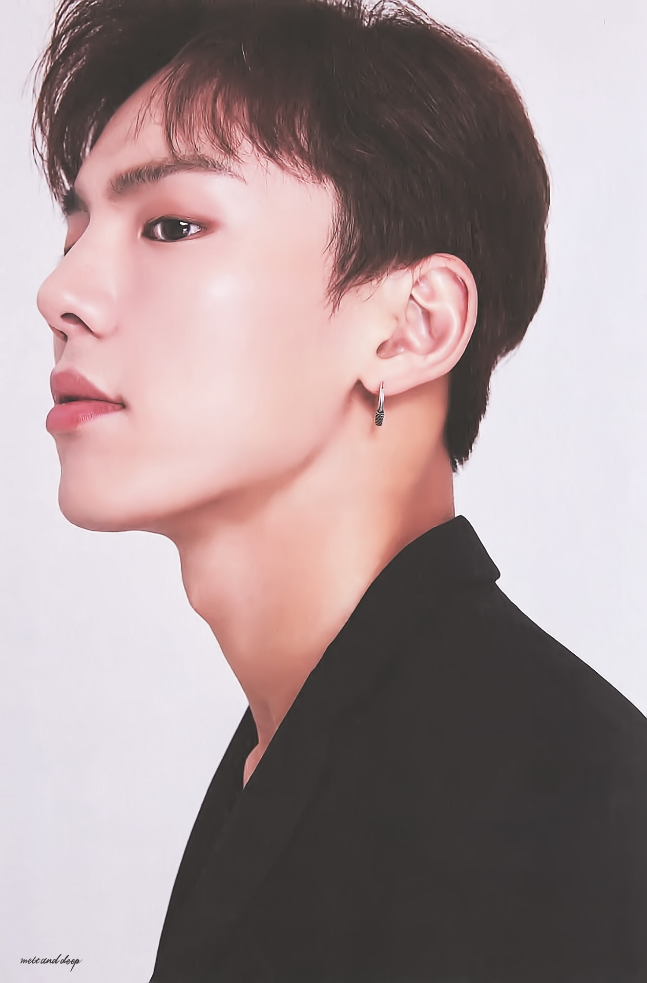 (SCAN) MONSTA X 2019 Season's Greetings - Shownu (1, 2) Scan