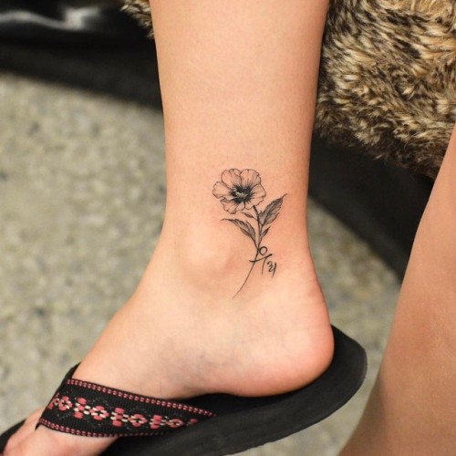 Flower Tattoo

Artist: Tattooist Grain - Hongik.Univ.Station,... foot;ankle;flower