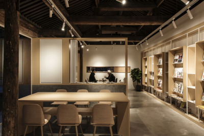 Spring Whispers Book Club / FON STUDIO