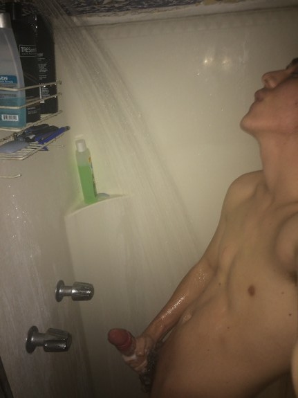 thesithgay:Fabian, the 18 yo British boy, showers, shows some...