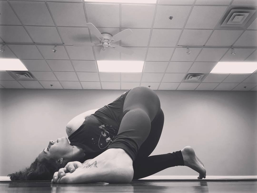Resetting after a crazy weekend with a lot of twists, a lot of core, and some wild moves. Itâs good to be back. #yoga #yogaeverydamnday #threadtheneedle (at Barefoot Yoga Shala) https://www.instagram.com/p/BwDlI8Zh1Pj/?igshid=h0cjn50u2yrk