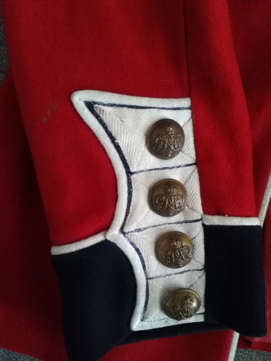 Full dress Grenadier Guards Tumblr_pnjel6elIB1v5pjqfo3_1280